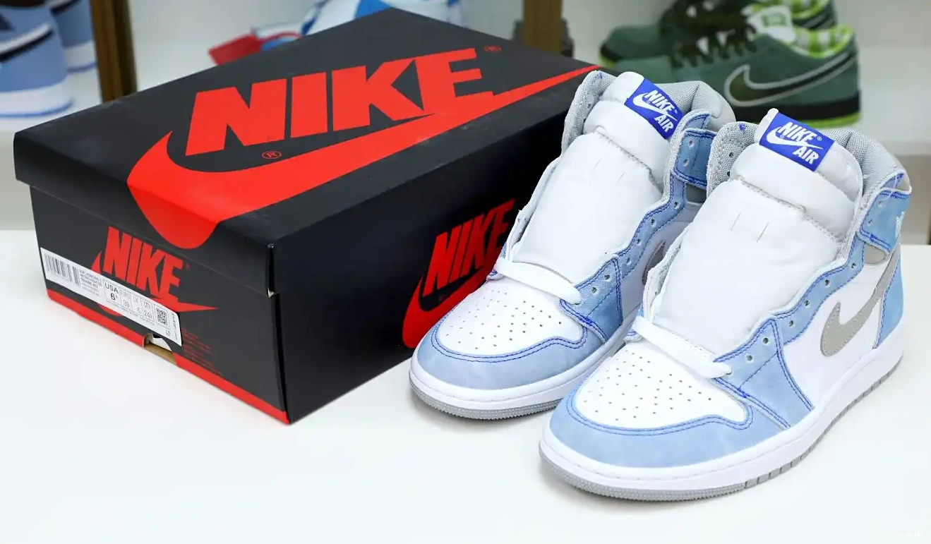 RETRO AIR 1 OG JORDAN 'HYPER ROYAL' HIGH 0328